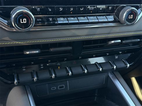 Certified 2025 Chevrolet Colorado ZR2 w/ ZR2 Bison Edition image 19