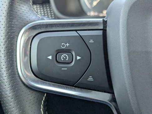 Used 2021 Volvo XC40 T5 R-Design w/ Protection Package Premier image 25