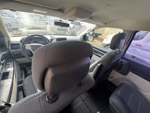Used 2010 Dodge Grand Caravan SE image 20