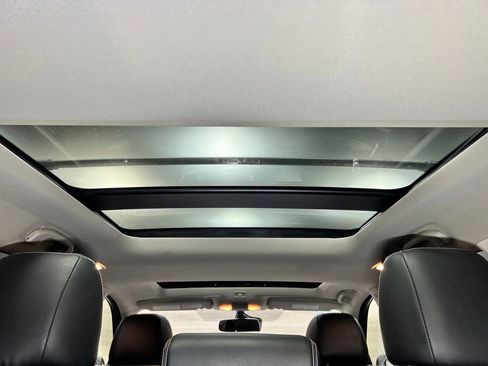 Used 2020 INFINITI QX60 Luxe w/ Sensory Package FWD image 3