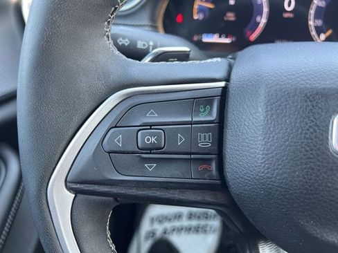 Certified 2025 Jeep Grand Cherokee Altitude AWD/4WD image 22