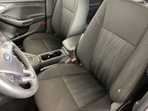 Used 2017 Ford Focus SEL w/ Cold Weather Package image 20