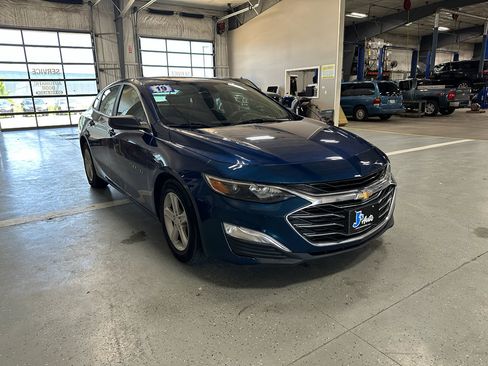 Used 2019 Chevrolet Malibu LS image 3