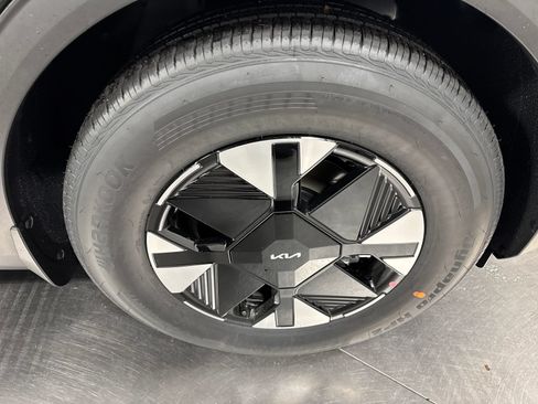 Certified 2026 Kia Sportage LX FWD image 14