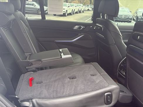 Used 2025 BMW X7 M60i image 15
