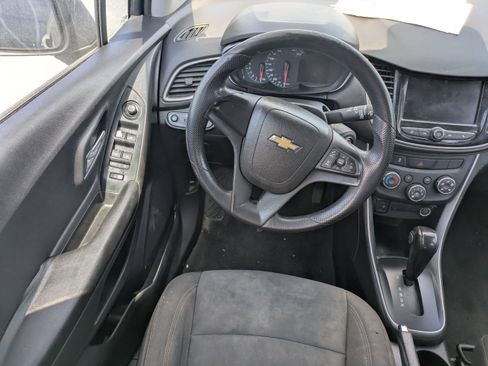 Used 2020 Chevrolet Trax LS image 11