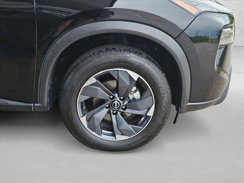 Used 2025 Nissan Rogue SV FWD image 17