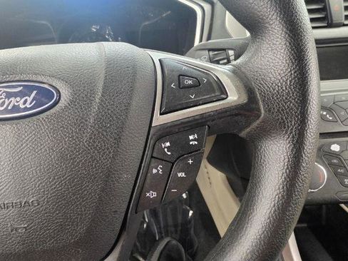 Used 2018 Ford Fusion SE FWD image 12