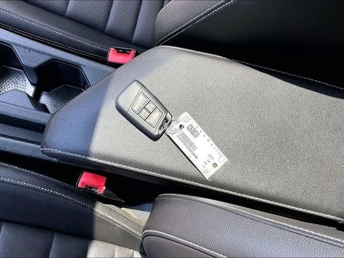 Used 2024 Volkswagen Jetta SE FWD image 33