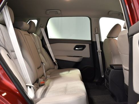 Used 2025 Nissan Rogue SV image 32