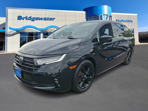 Used 2023 Honda Odyssey Sport image 3