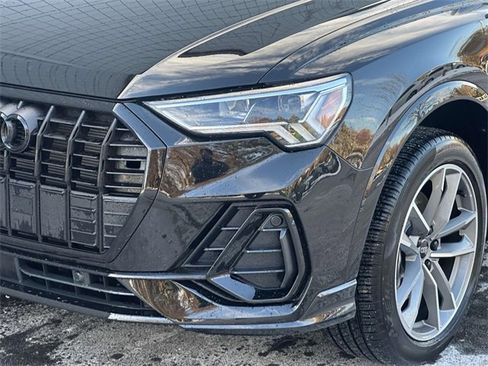 Certified 2025 Audi Q3 2.0T Premium w/ Convenience Package image 8