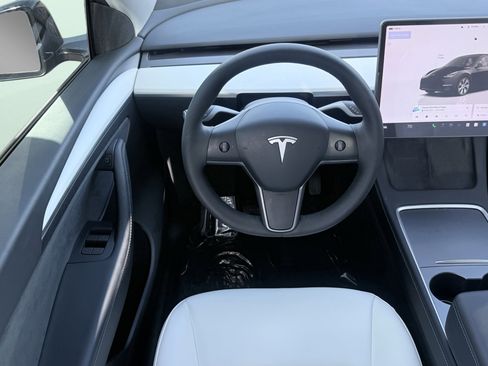 Used 2024 Tesla Model Y Long Range AWD/4WD image 49