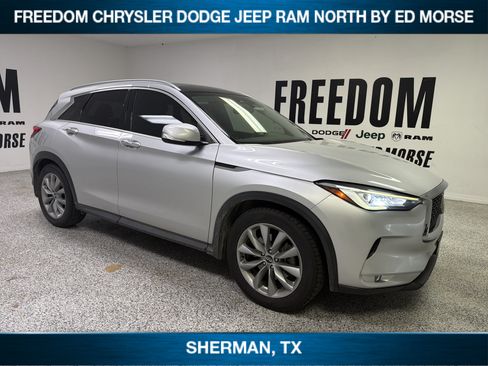 Used 2019 INFINITI QX50 Luxe w/ Navigation Package FWD image 3