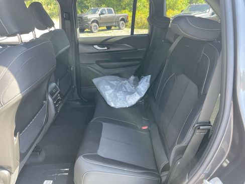 New 2025 Jeep Grand Cherokee Laredo X image 38