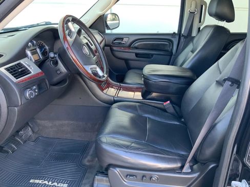 Used 2011 Cadillac Escalade Luxury AWD/4WD image 20