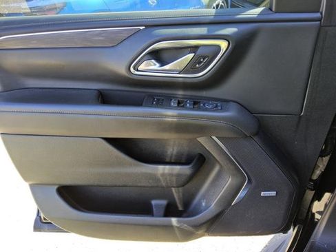 Used 2024 Chevrolet Suburban LT RWD image 8