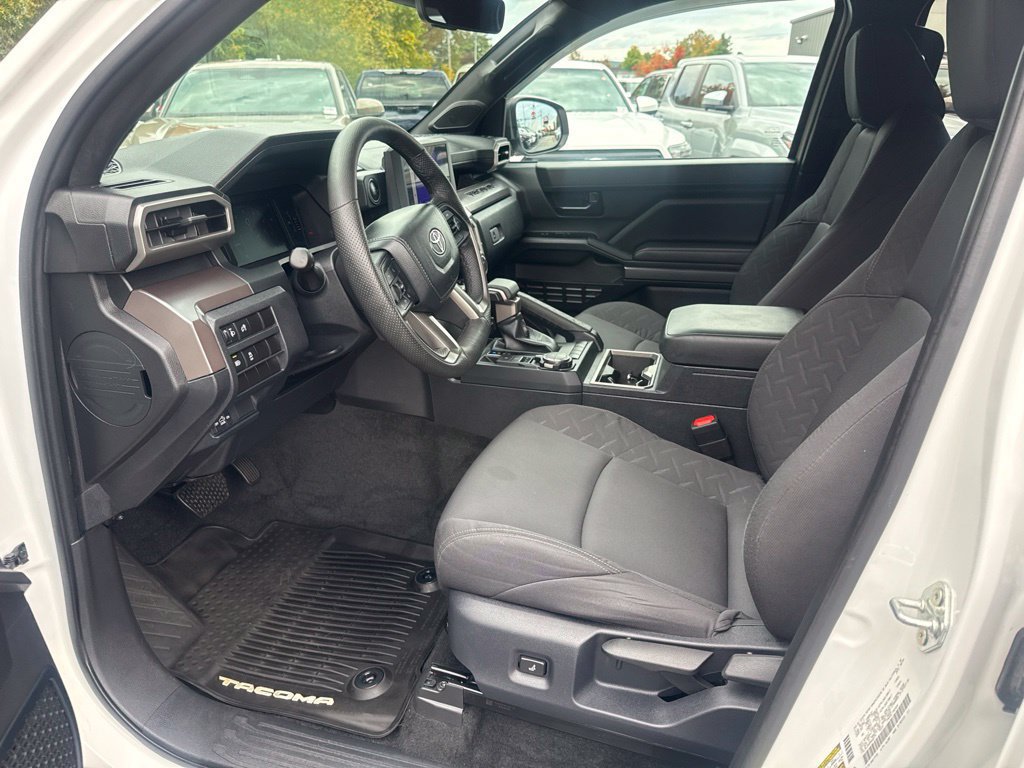 Certified 2024 Toyota Tacoma SR5 AWD/4WD image 15