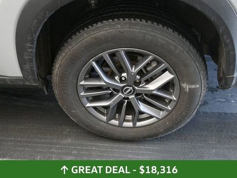 Used 2024 Nissan Rogue S image 15