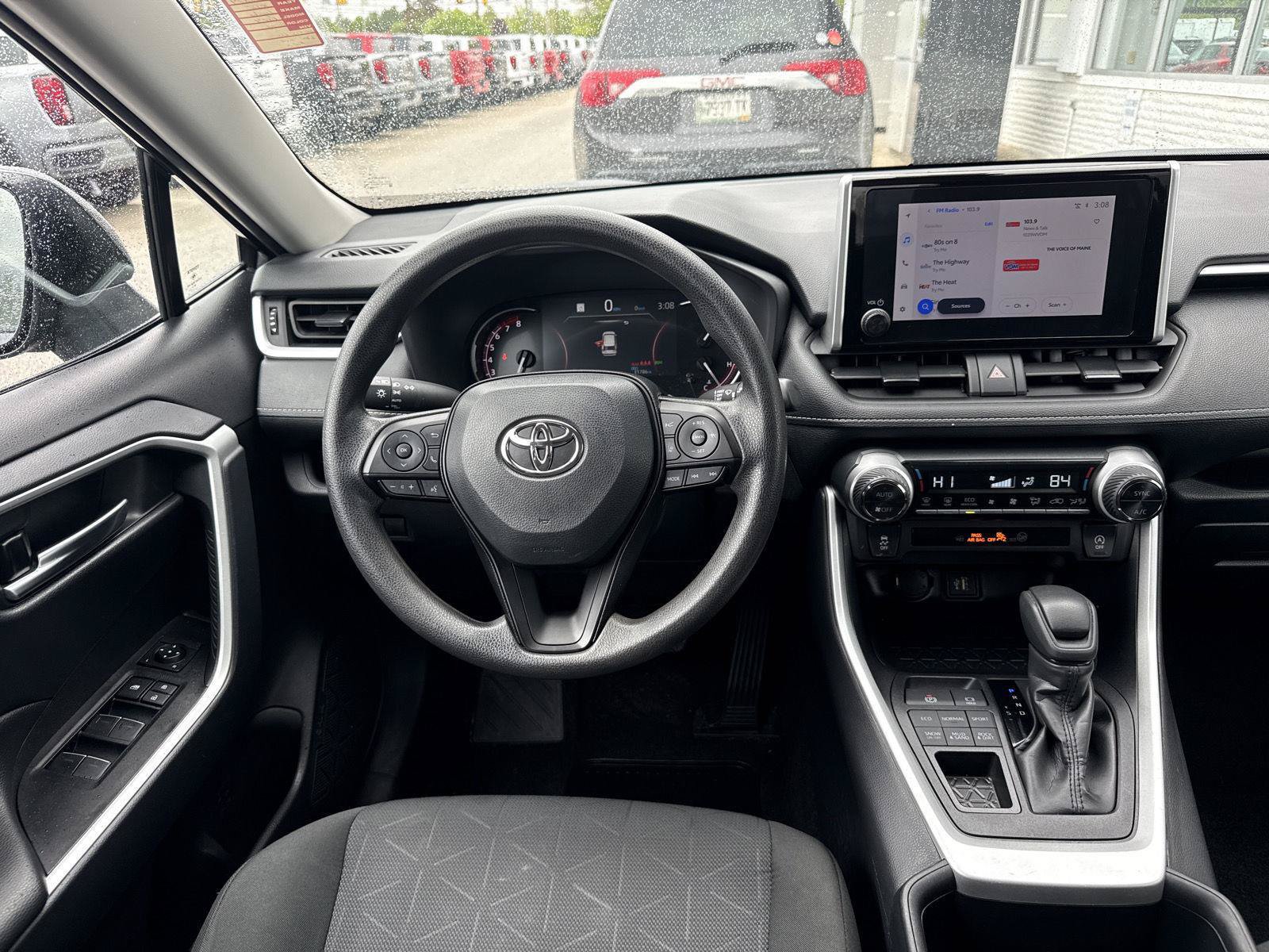Used 2025 Toyota RAV4 XLE AWD/4WD image 13