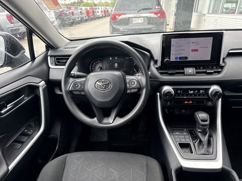 Used 2025 Toyota RAV4 XLE AWD/4WD image 13