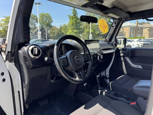Used 2012 Jeep Wrangler Unlimited Sahara w/ Dual Top Group AWD/4WD image 18