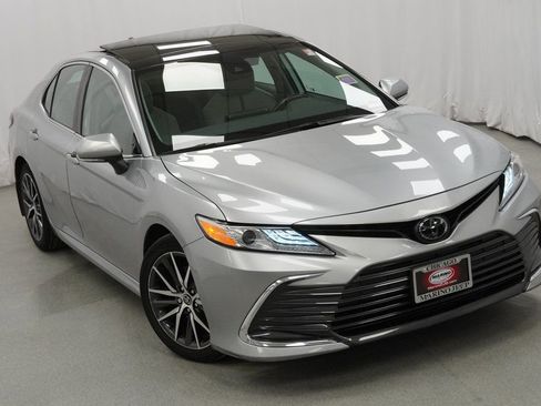Used 2023 Toyota Camry XLE w/ Cold Weather Package image 8