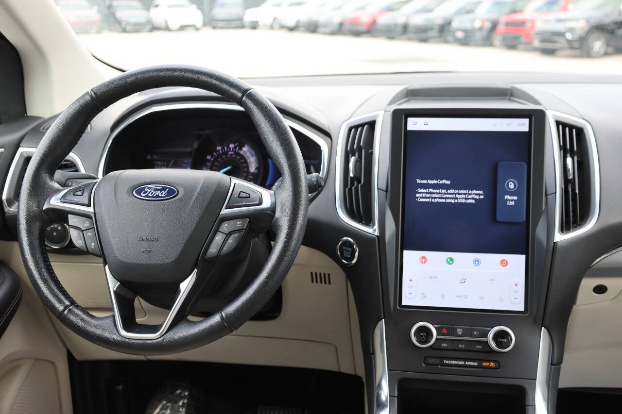 Used 2021 Ford Edge Titanium w/ Equipment Group 301A AWD/4WD image 23