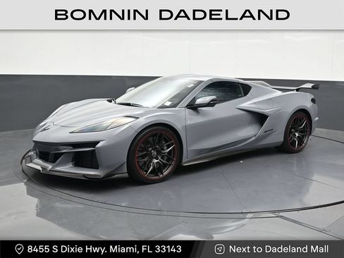 Used 2024 Chevrolet Corvette Z06 w/ Z07 Performance Package RWD image 1