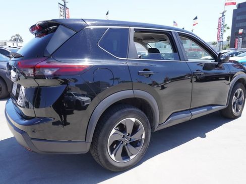 Used 2024 Nissan Rogue SV FWD image 5