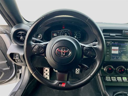 Used 2023 Toyota GR86 Premium image 11