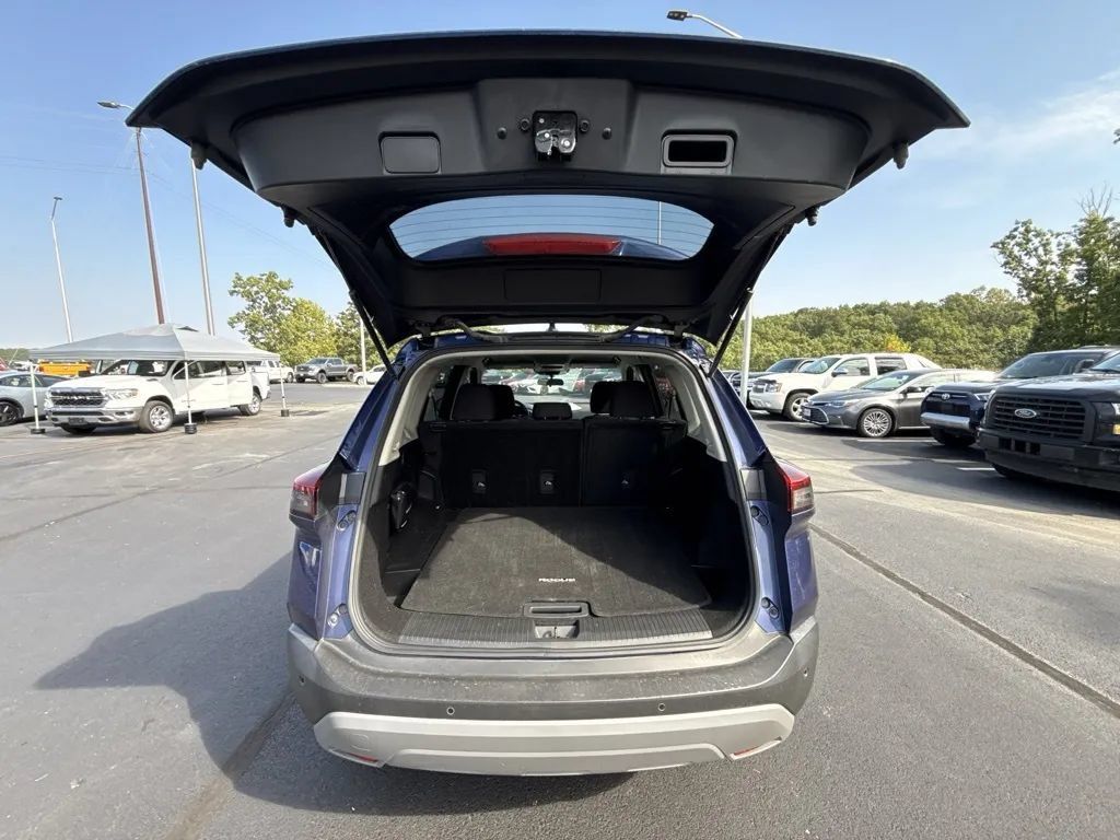 Used 2023 Nissan Rogue S AWD/4WD image 10