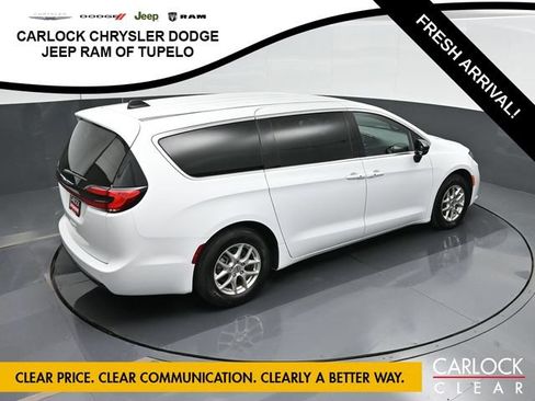 Used 2025 Chrysler Pacifica Select FWD image 48