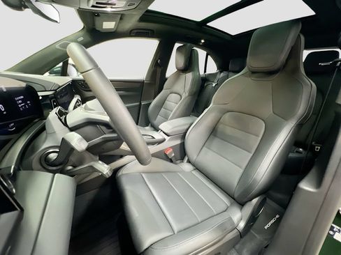 Certified 2026 Porsche Macan Turbo Electric AWD/4WD image 5