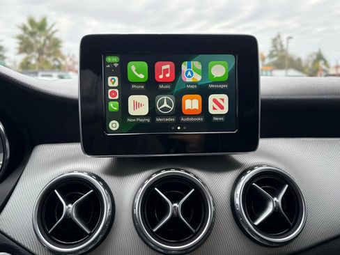 Used 2017 Mercedes-Benz GLA 250 4MATIC image 16