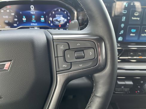 Used 2025 Chevrolet Silverado 1500 ZR2 w/ Technology Package image 23