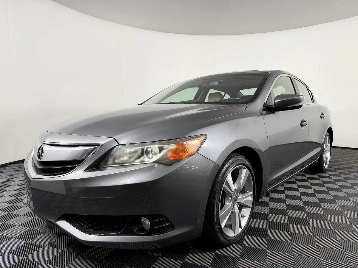 Used 2014 Acura ILX w/ Technology Package FWD image 2