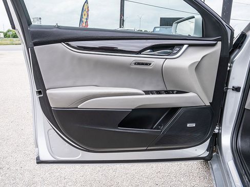 Used 2016 Cadillac XTS Luxury image 11