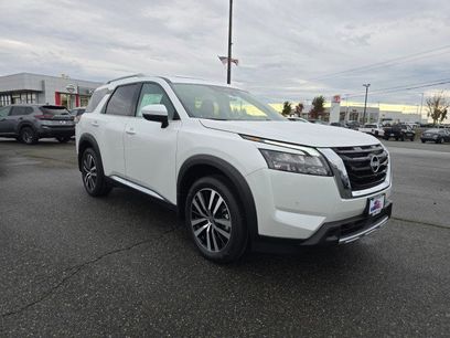 New 2025 Nissan Pathfinder Platinum w/ Cargo Package