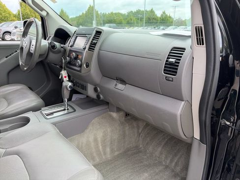 Used 2016 Nissan Frontier SL w/ Moonroof Package AWD/4WD image 10
