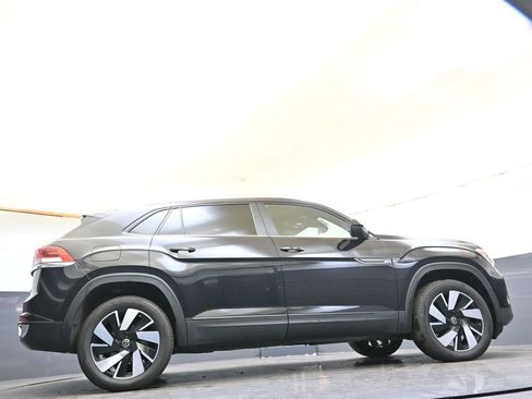 Certified 2025 Volkswagen Atlas Cross Sport SE image 34