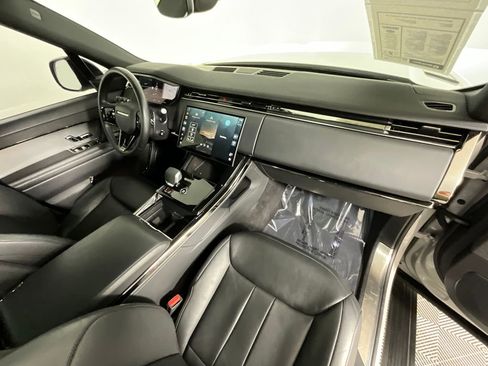 Certified 2024 Land Rover Range Rover Sport Dynamic SE image 19