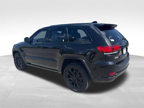 Used 2021 Jeep Grand Cherokee Laredo X AWD/4WD image 3