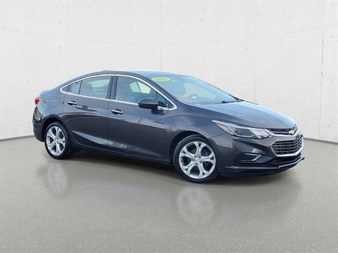Used 2017 Chevrolet Cruze Premier image 2