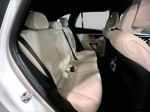 Used 2025 Mercedes-Benz GLC 300 4MATIC image 19