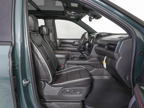 Used 2025 GMC Yukon AT4 Ultimate image 10