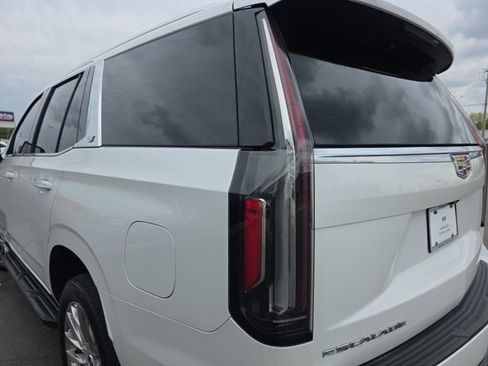 Used 2021 Cadillac Escalade Premium Luxury w/ LPO, Illumination Package AWD/4WD image 38