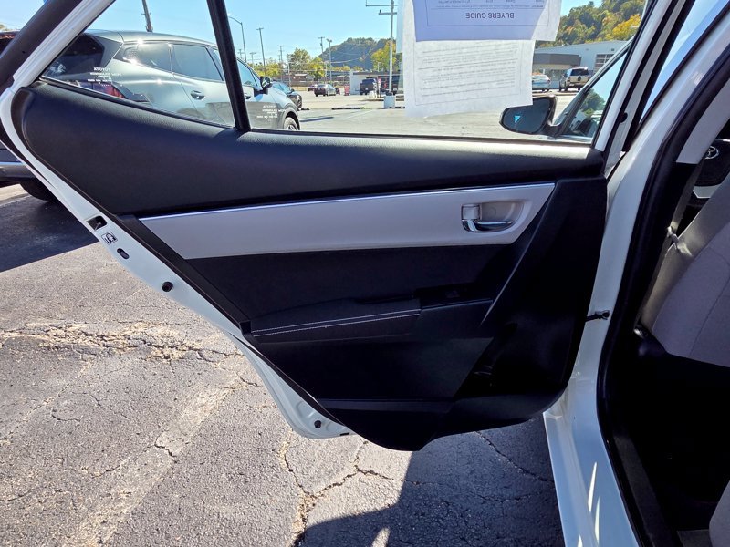 Used 2018 Toyota Corolla LE FWD image 17