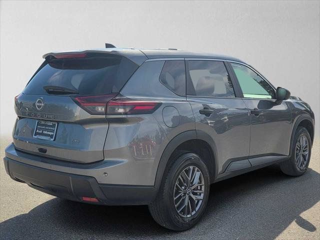 Used 2024 Nissan Rogue S AWD/4WD image 3