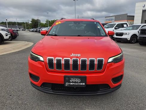 Used 2021 Jeep Cherokee Latitude FWD image 2